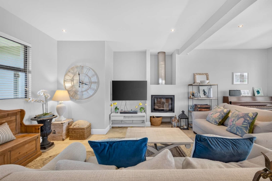 5 Bedroom Property for Sale in Claremont Upper Western Cape